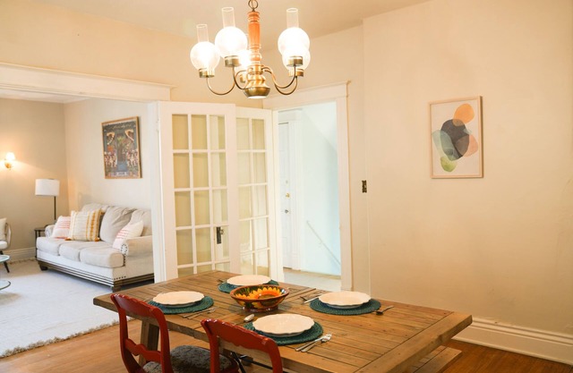 Charming Highlands Apartment: Heart of Louisville