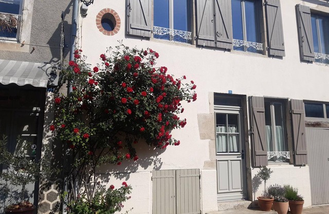 Charming Historic Home with Spacious Garden & Summer Room, Near Dinos Hill, Fully Equipped