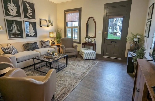 Charming historic duplex within walking distance of quaint downtown attractions