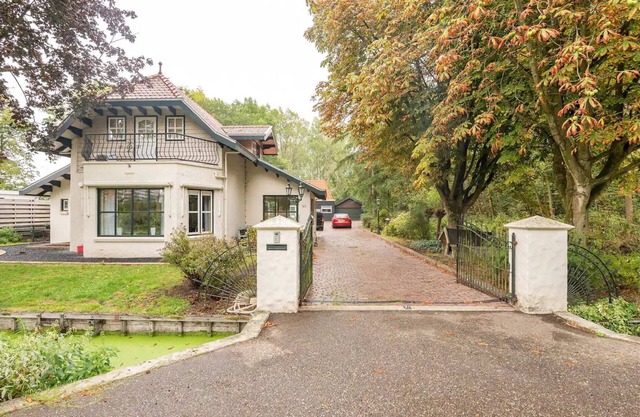 Charming holiday home in Poortugaal with garden