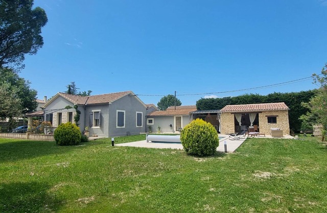 Charming holiday house with private pool, Maillane