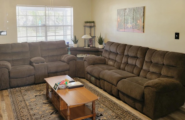 Charming Home- 15 mins from Historic Downtown, W+D