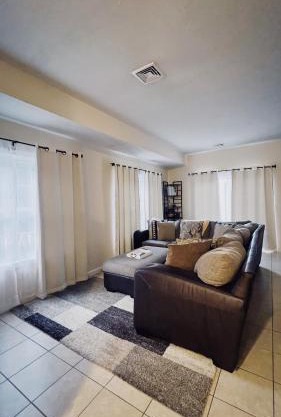 Charming home Centrally located in Worcester