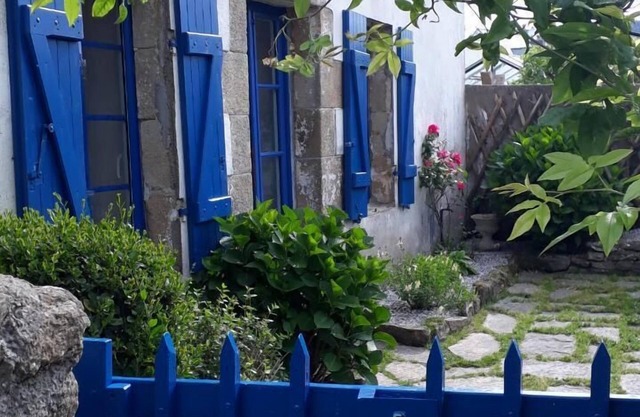 Charming house, family, 50 meters from the port and the beach