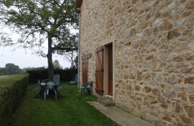 Charming House near Eguzon Lake - Peaceful Garden, Child Games, Private Parking