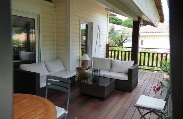 Charming house in a private, wooded and quiet park.