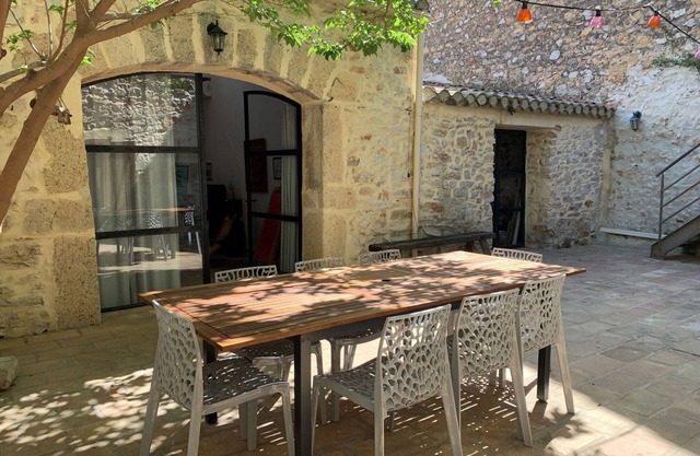 Charming House in Heart of Bouzigues with Courtyard, 4 Bedrooms, and Modern Amenities
