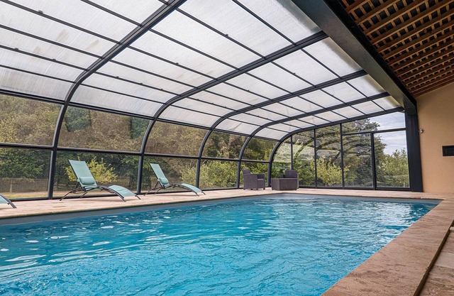 Charming Isolated Farmhouse with Indoor Heated Pool and Large Private Garden in South Berry