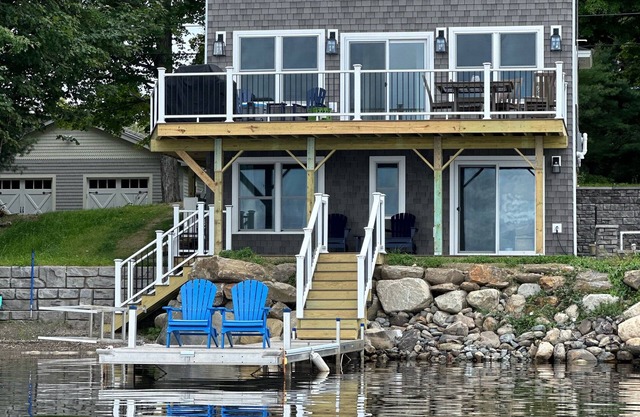 Charming Lakefront Cottage