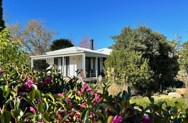 Charming Luxury Rural Cottage Close to National Parks and City of Sydney