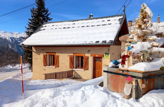 Charming mountain chalet near the resort and Lake Albiez-Montrond