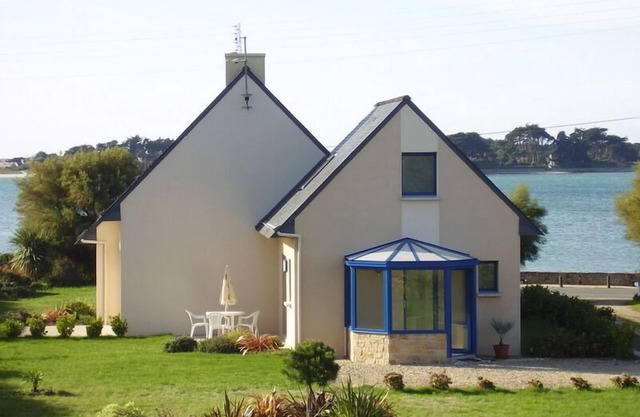 Charming new modern house, ideal for 2 persons 30m from the sea