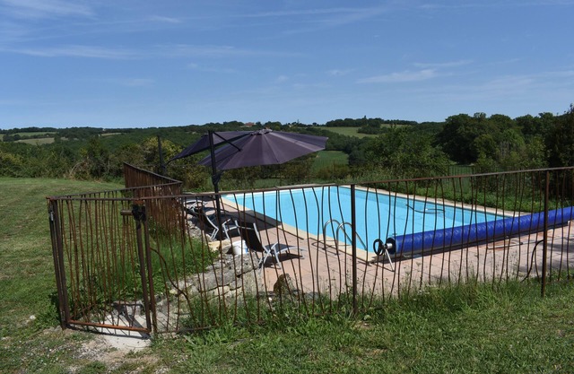 Charming old house with private SPA and swimming pool, estate in nature park