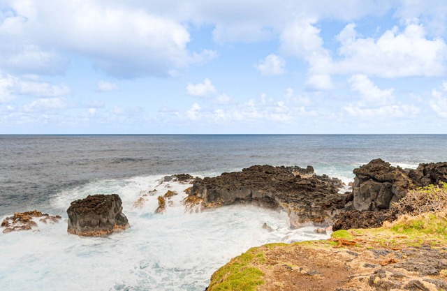 Charming Pahoa Retreat w/Deck - 1 Block to Ocean!
