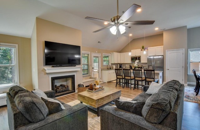 Charming Pendleton Retreat about 5 Mi to Clemson!