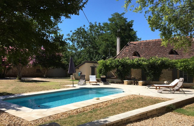 CHARMING PERIGOURDINE ALONG THE DORDOGNE