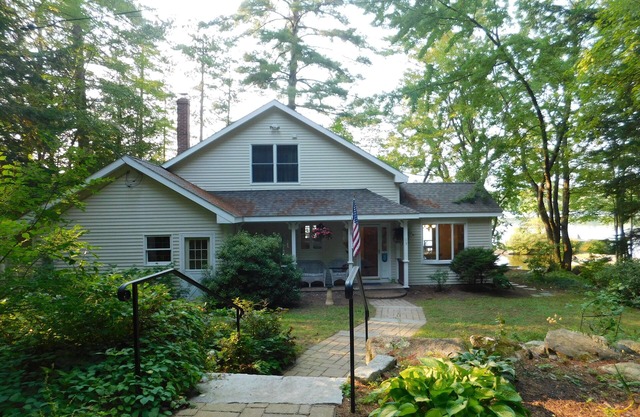 Charming pet-friendly waterfront home with beautiful views of Highland Lake!