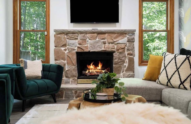Charming Poconos retreat with hot tub & fireplace