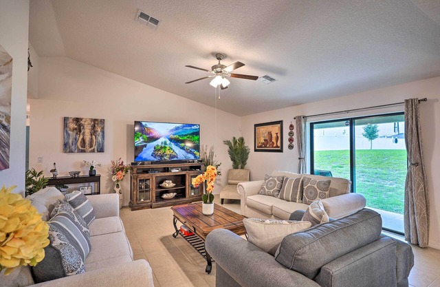 Charming Poinciana House w/Patio: 30 Mi to Disney