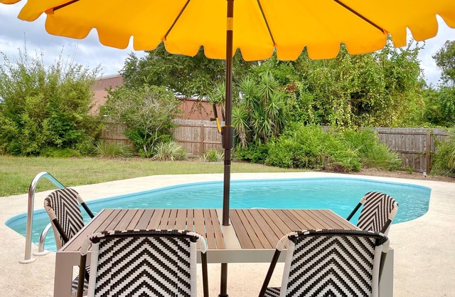 Charming Pool Home - Mins Drive to Beach