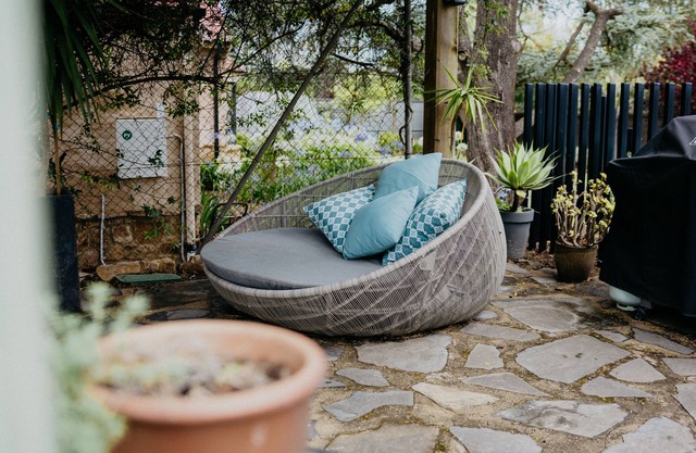 Charming Private Guest House with Pool & Parkingn
