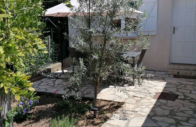Charming Quiet House in Reynes Close to Les Cures and the Côte Vermeille