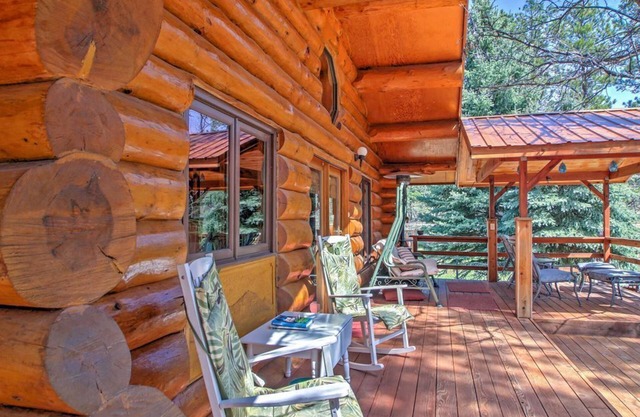 Charming Rapid City Cabin: 15 Mi to Mt. Rushmore!