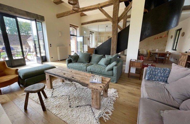 Charming renovated farmhouse! View of the countryside