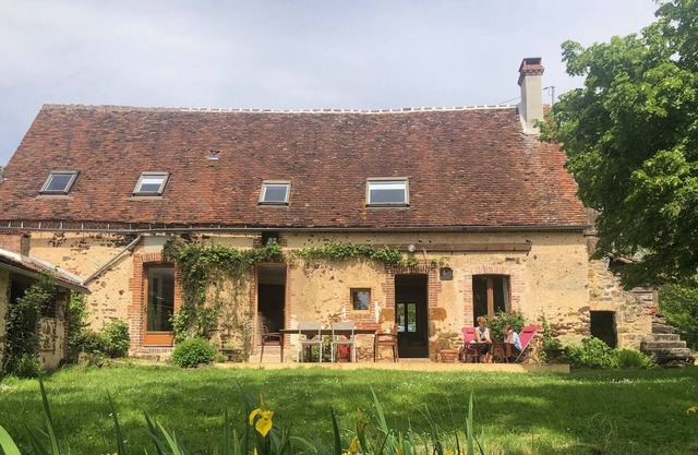 Charming restored Burgundian farmhouse, located 3 km from Toucy (<2h from Paris)