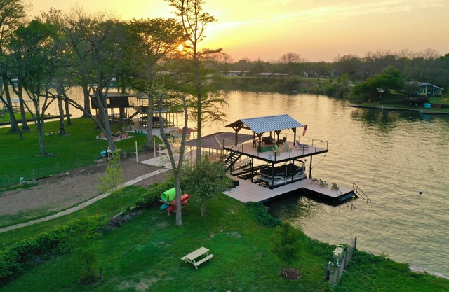 Charming River Cabin WITH RV