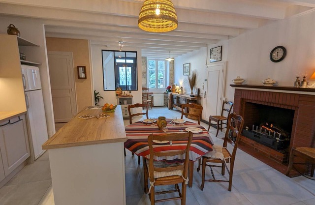 Charming Riverside Moulin: 7 Bedrooms, Vintage Decor, Family-Friendly, Private Garden, Pets Welcome