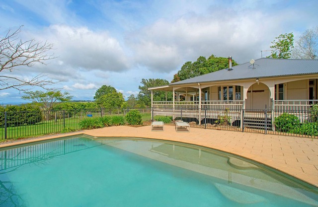 Charming rural 4 bedroom Cottage with pool and views