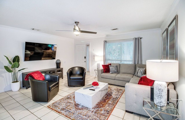 Charming Savannah Vacation Rental w/Game Room!