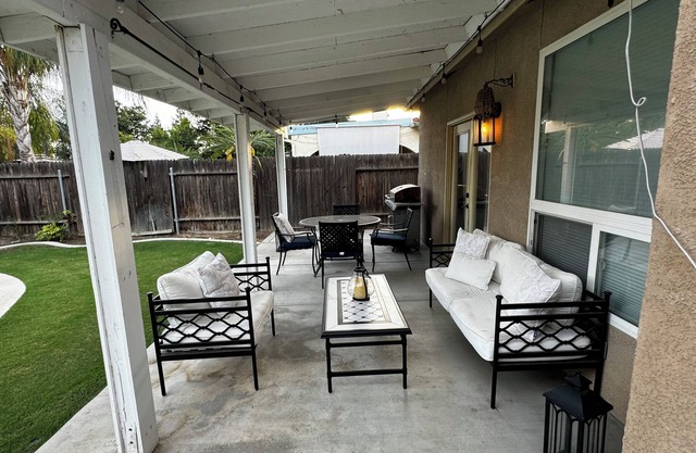 Charming spacious 4 Bed house with WiFi and AC large backyard and pool.