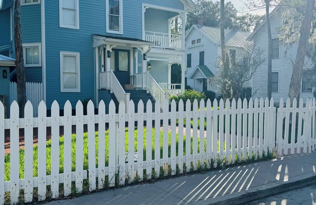 Charming + Spacious 4-bed Victorian w/WiFi and AC in historic Old St. Augustine