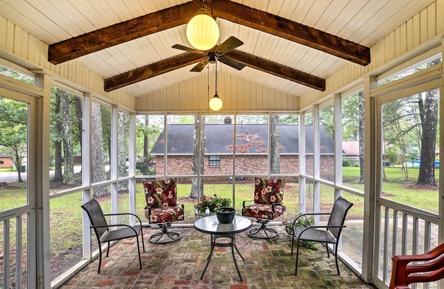 Charming Starkville House w/ Yard - 2 Mi to MSU!