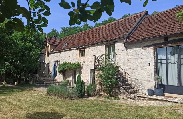 Charming Stone Farmhouse - Private Pool, Lovely Countryside
