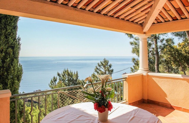 CHARMING STUDIO 28m2 terrace 22m2 PANORAMA MER/MASSIF DE L'ESTEREL