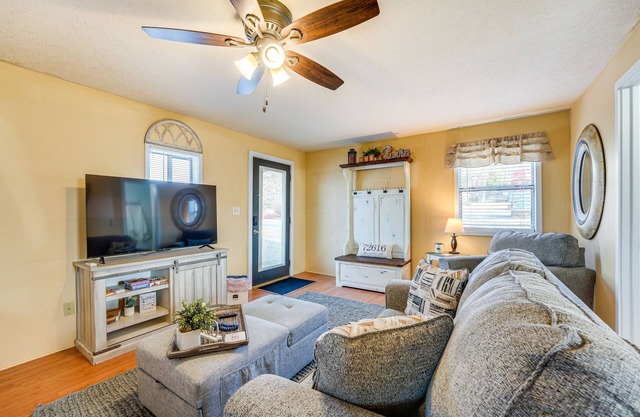 Charming Studio Home 12 Mi to Eureka Springs!