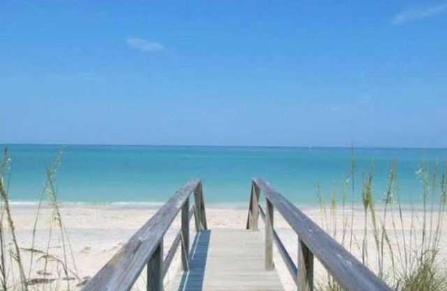 Charming Studio Unit Across from Lido Key Beach