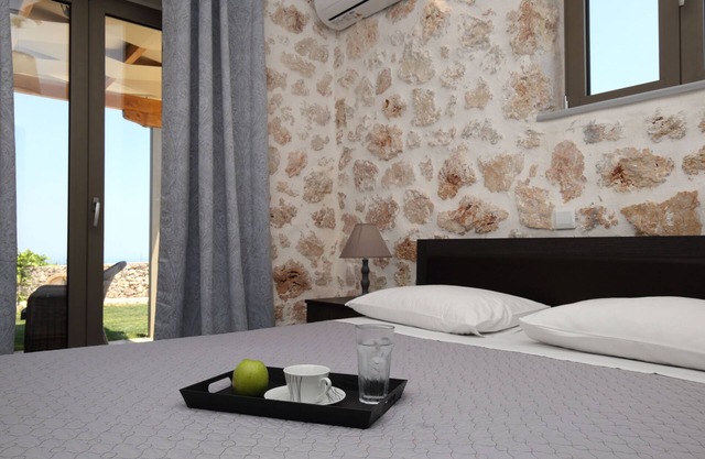 Charming suite Irida just few minutes from Kathisma & Mylos Beach
