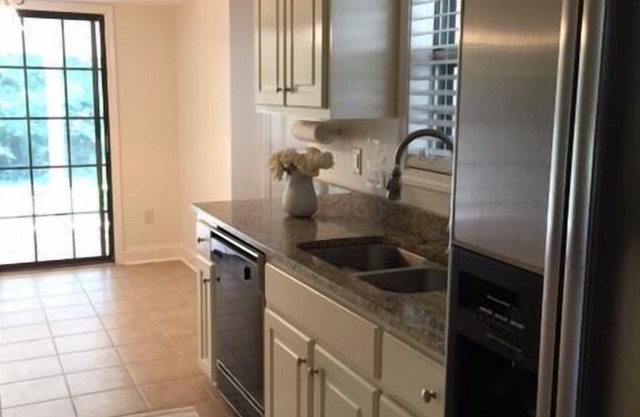 Charming Summer + Fall Football Rental - Near Square & Ole Miss Camp
