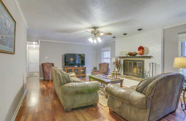 Charming Tennessee Retreat w/Fireplace & Grill!