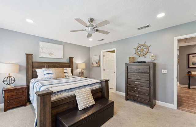 Charming Townhome w/Private Entrance + Free Parking, Sleeps Large Groups + Dogs