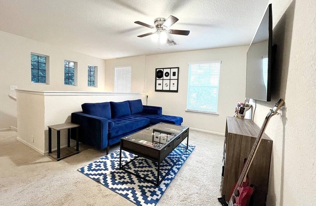Charming Townhouse - Centrally located for adventures