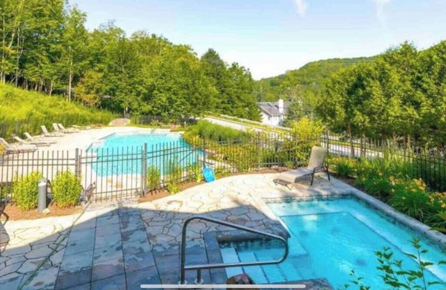 Charming Tremblant 1 Bedroom -Pool + Hot Tub