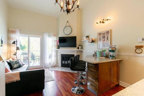 Charming Tremblant 1 Bedroom -Pool Hot Tub