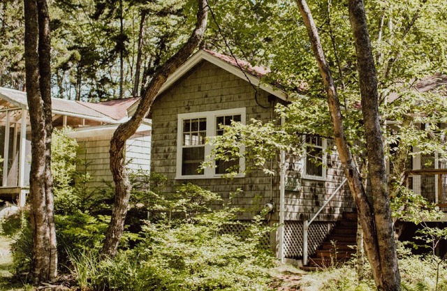 Charming Two-Bedroom Ocean-View Cottage in Quiet Southport