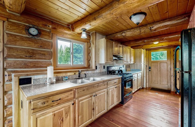 Charming two-story cabin with a wood stove - near Glacier National Park