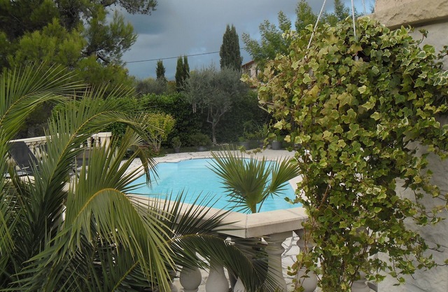 CHARMING VILLA 15 MIN FROM NICE WITH COMMON POOL